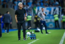 Narrador cita a principal "tarefa" do Grêmio no jogo de segunda-feira pelo Brasileirão Luís Castro pelo Grêmio