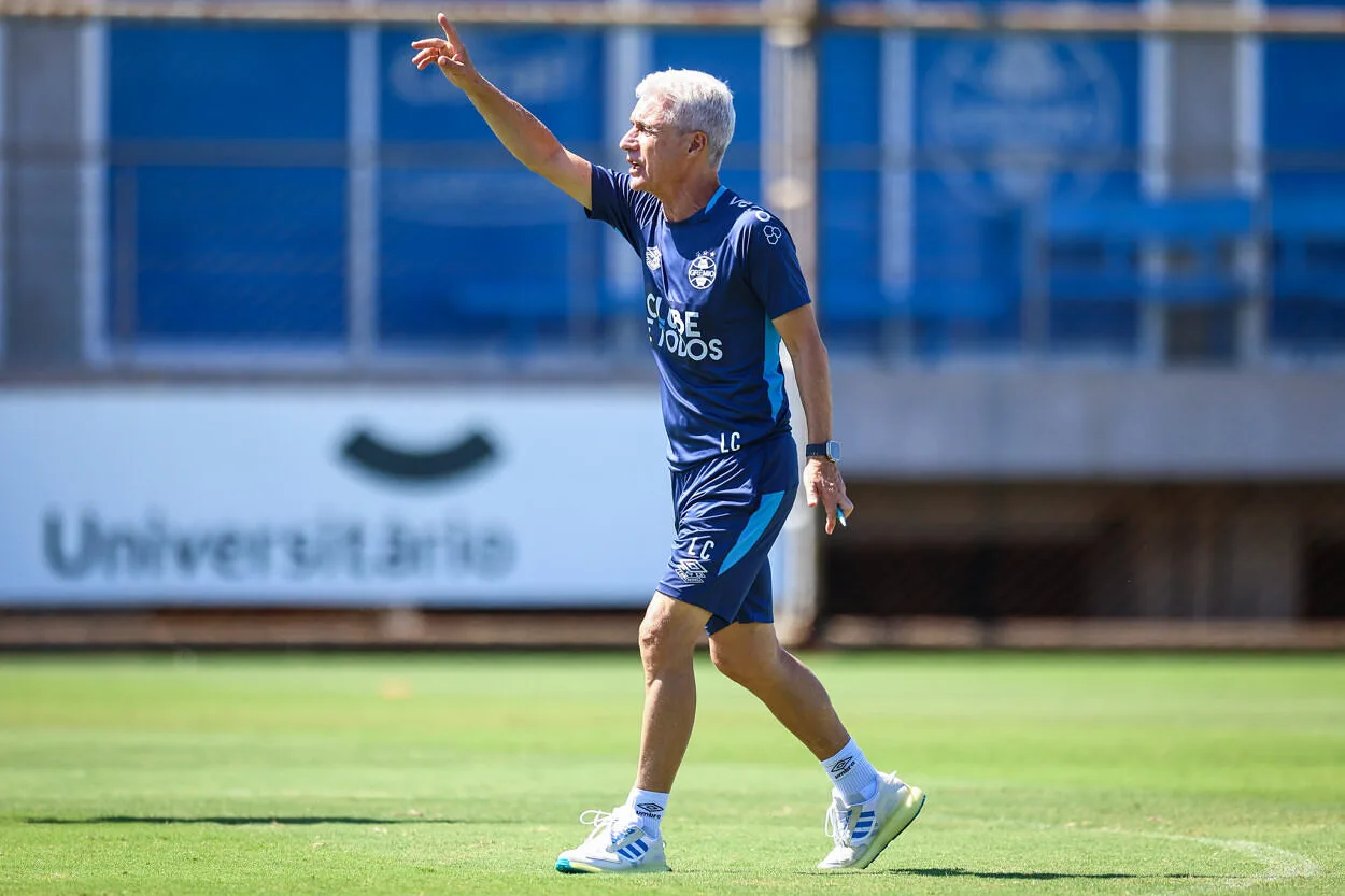 Com retornos, veja provável escalação do Grêmio e onde assistir contra a Chapecoense Luís Castro pelo Grêmio
