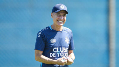 Luís Castro revela como é a sua rotina em Porto Alegre como técnico do Grêmio: "Me sinto bem" Luís Castro pelo Grêmio