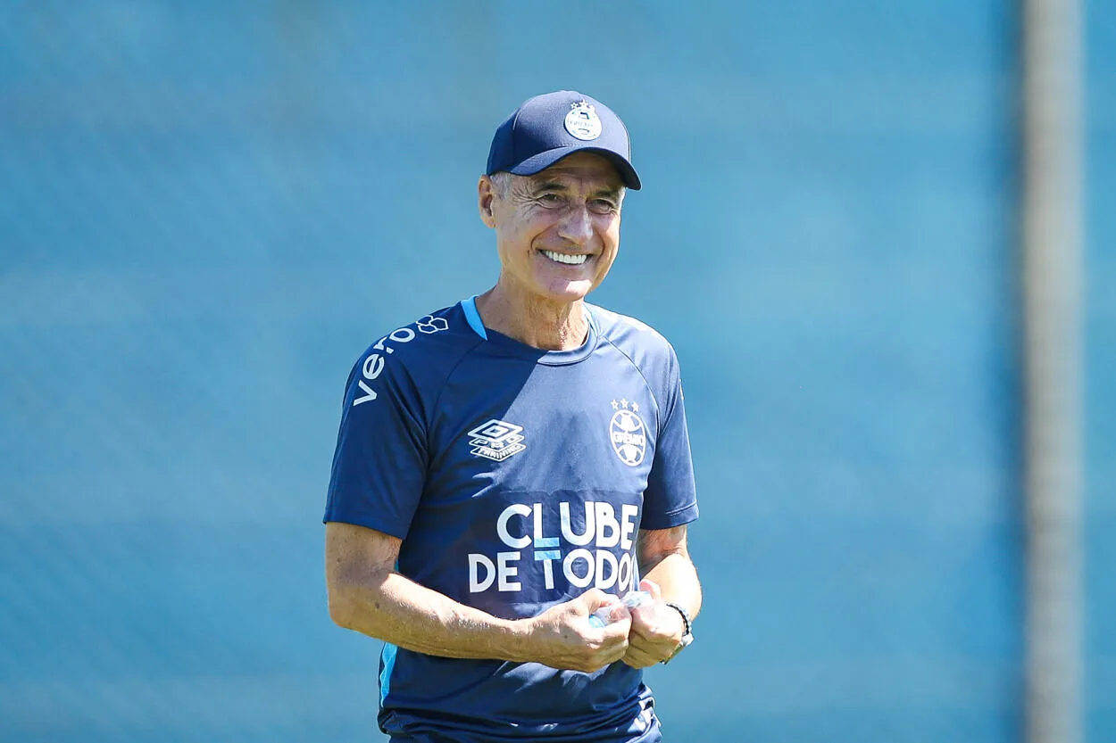 Luís Castro revela como é a sua rotina em Porto Alegre como técnico do Grêmio: "Me sinto bem" Luís Castro pelo Grêmio