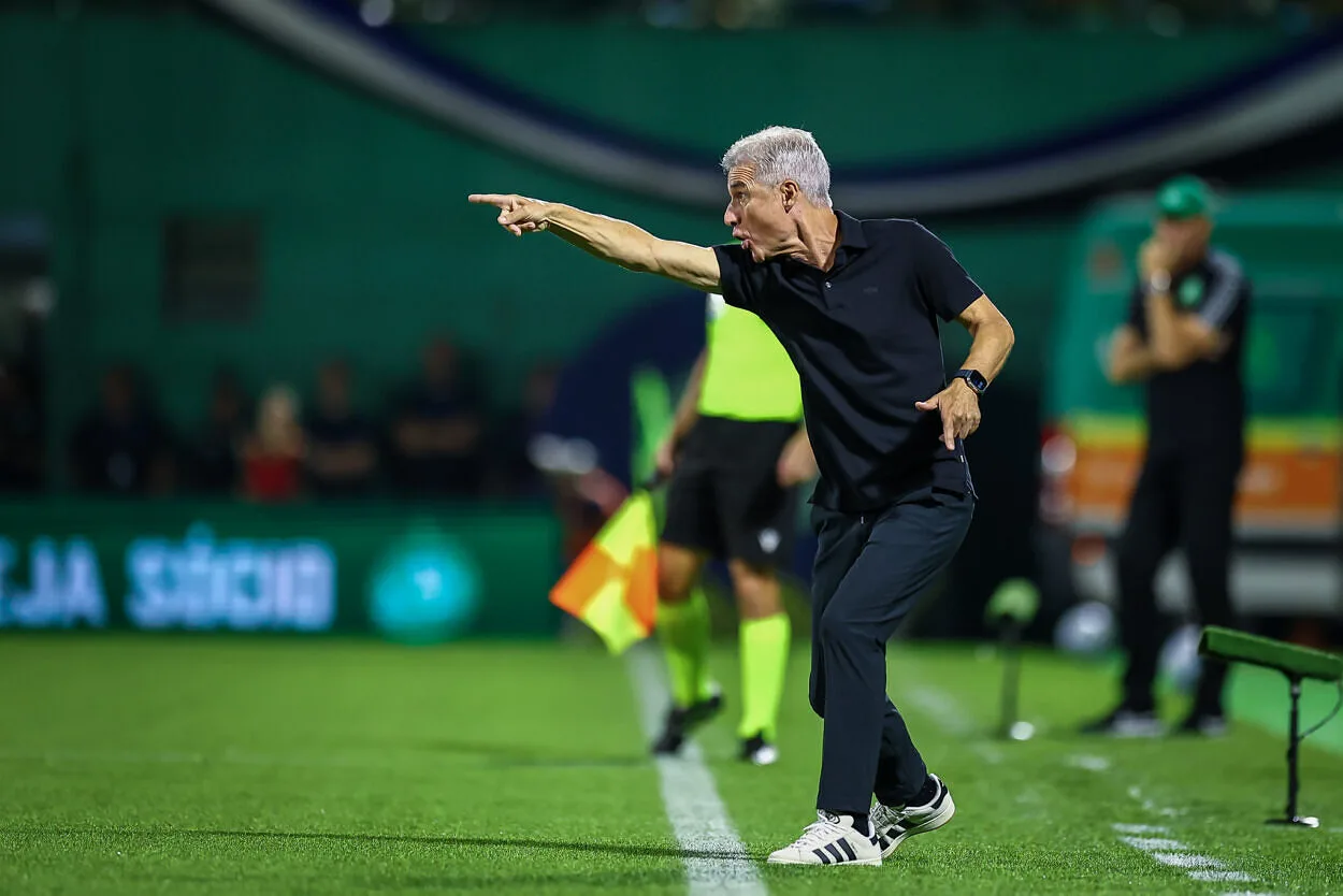 Luís Castro reclama