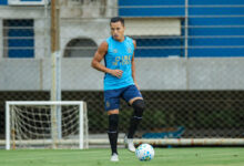 Marlon troca mensagens com jornalista e se manifesta após lesão: "Aqui energia ruim não pega" Marlon no Grêmio