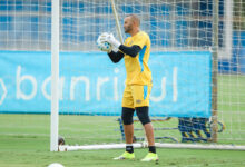 Weverton dedica vitória do Grêmio para Marlon e fala de assistência: "A gente treina tanto" Weverton em alta no Grêmio