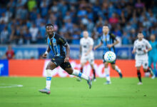 Amuzu promete rezar por Marlon e faz declaração após vitória do Grêmio: "Te amo" Amuzu pelo Grêmio