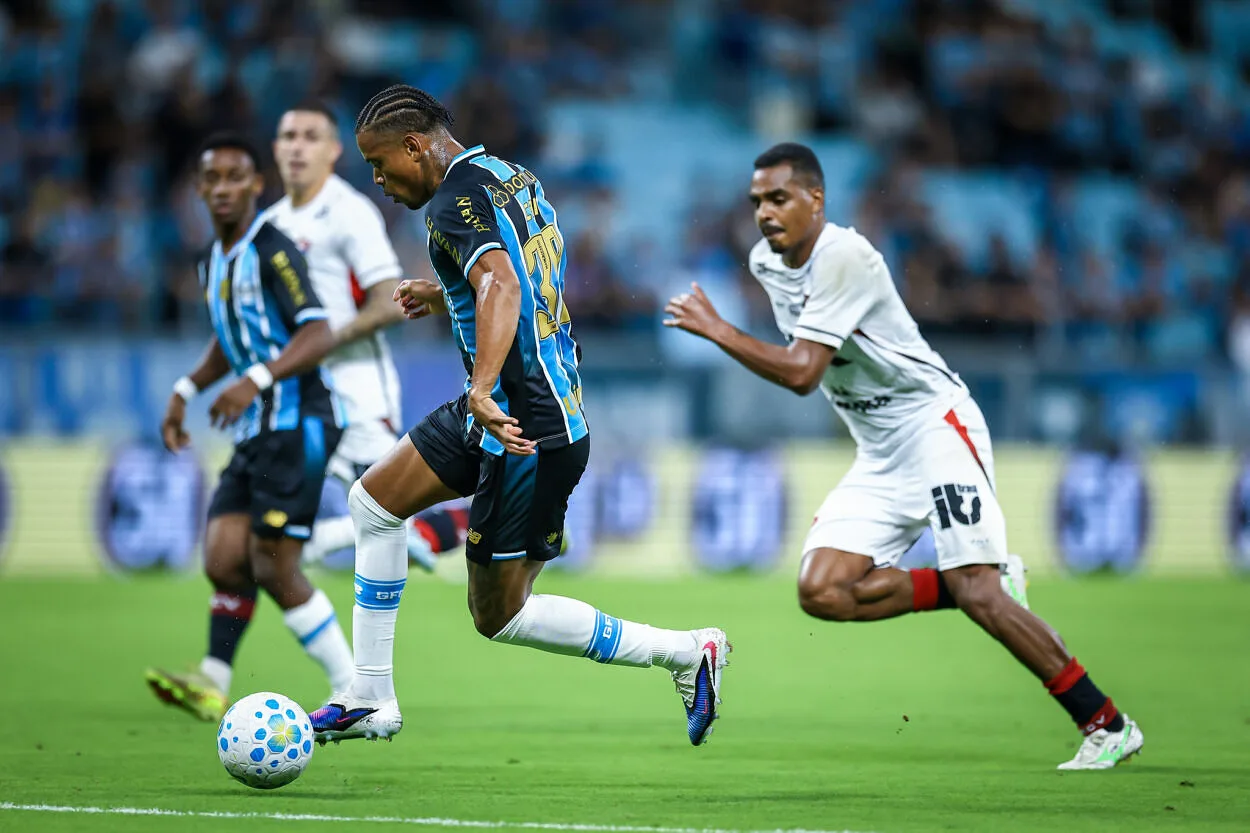Bastidores: Luís Castro pediu vitória por Marlon e dará sequência para Caio Paulista Caio Paulista pelo Grêmio