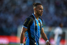 Braithwaite com a camisa do Grêmio