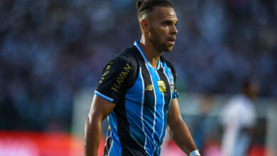 Braithwaite com a camisa do Grêmio