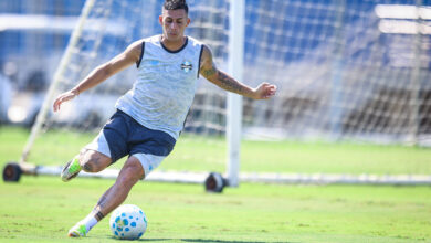 Pavón renasce no Grêmio como lateral e já tem conversas para renovar o contrato Pavón como lateral do Grêmio