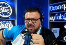 "Cimento no quadril": Bagé explica processo movido por ex-zagueiro do Grêmio Aléx Bagé comentando empate do Grêmio com Atlético Grau, do Peru. Foto: YouTube/Canal do Alex Bagé