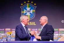 Felipão entregou a Ancelotti o manto de Zagallo Créditos: Rafael Ribeiro / CBF