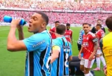 Carlos Vinícius pelo Grêmio