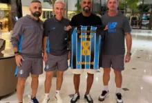 Maicon ganha camisa nova do Grêmio e se encontra com Luís Castro: "Obrigado pelas palavras" Maicon pelo Grêmio