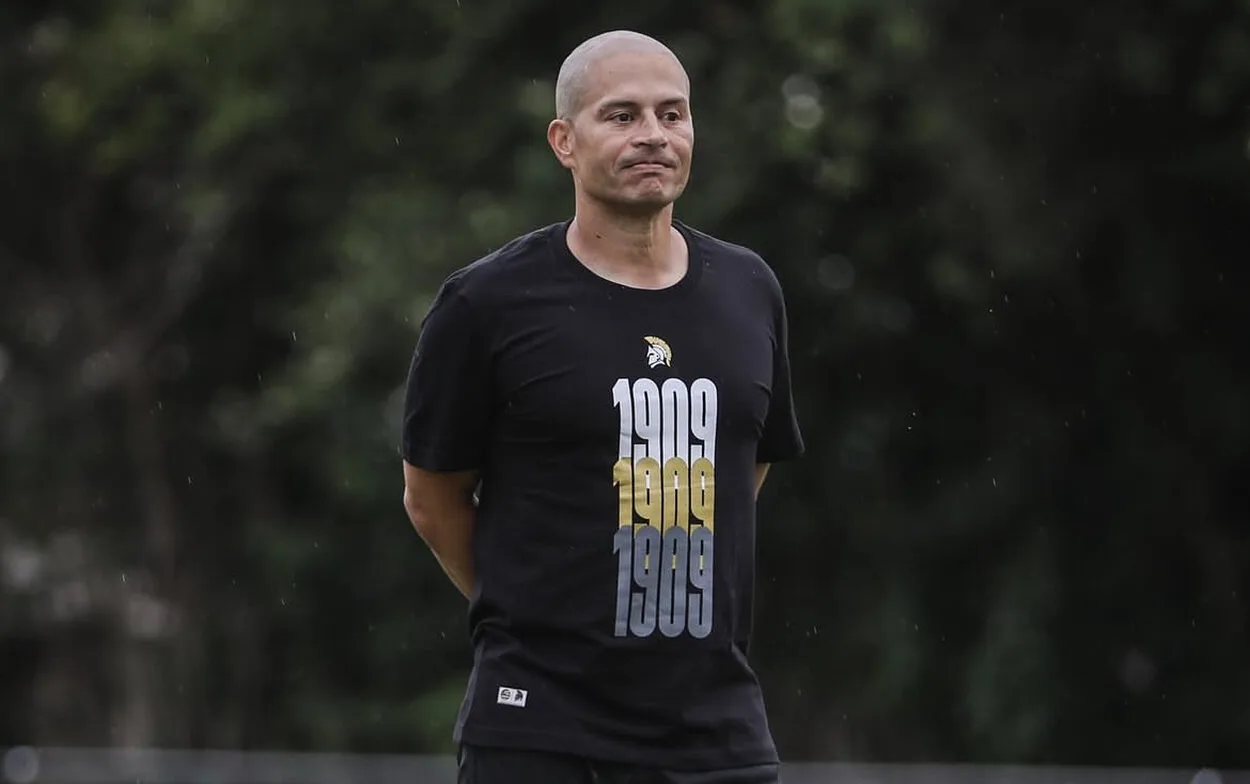 Alex se manifesta após ter o Inter como rival na Copa do Brasil: "Gigante do nosso futebol" Alex rival do Inter
