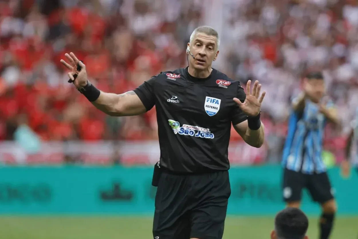 Grêmio critica Daronco no jogo contra o Inter