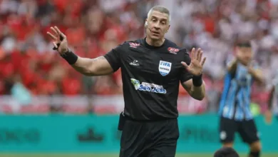 "Sinceramente, viu Daronco": vídeo mostra dirigente do Inter questionando arbitragem Grêmio critica Daronco no jogo contra o Inter