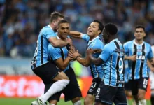 Carlos Vinícius brilha pelo Grêmio