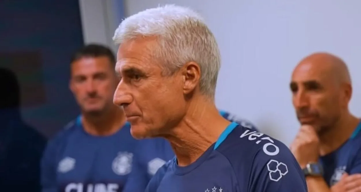 Luís Castro explica escolha por Pérez e admite que Grêmio está devendo fora de casa Luís Castro pelo Grêmio