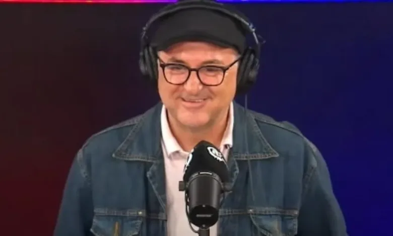 Carlos Simon opina sobre lance de Arthur em Borré: "Deveria ter ido para a rua" Carlos Simon em entrevista