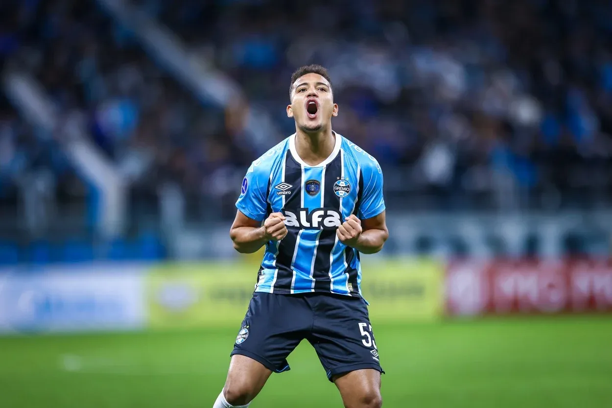 Gustavo Martins pelo Grêmio