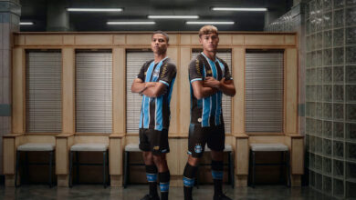 Grêmio lança oficialmente o seu primeiro uniforme em parceria com a New Balance Grêmio lança nova camisa