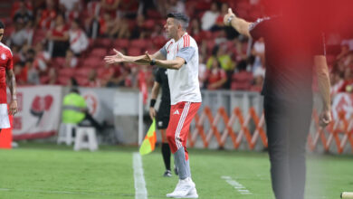 Pezzolano descarta "arquivar" Bernabei no Inter e explica situação dentro do elenco Pezzolano fala de Bernabei no Inter