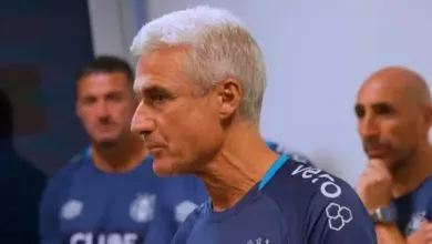 Luís Castro explica escolha por Pérez e admite que Grêmio está devendo fora de casa Luís Castro pelo Grêmio