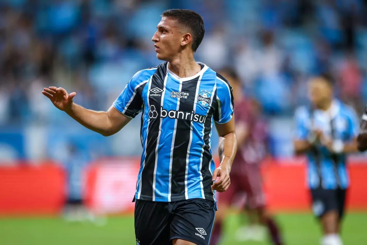 A explicação simples e direta de Luís Castro sobre a situação de Monsalve no Grêmio Monsalve pelo Grêmio