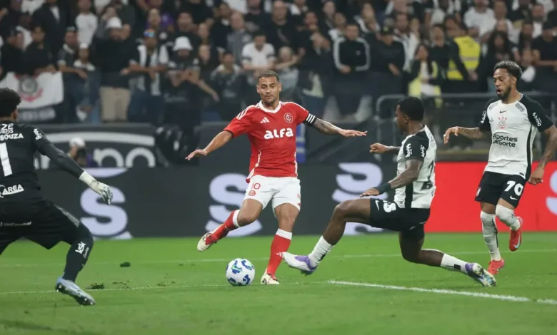 "Sou muito direto com todos": Pezzolano explica a situação de Alan Patrick no Inter Alan Patrick foi substituído no intervalo de Corinthians x Inter