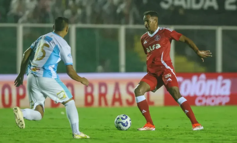 Fernando comenta na web e elogia jogadores do Inter: "Capitães de verdade" Fernando vem se destacando pelo Inter