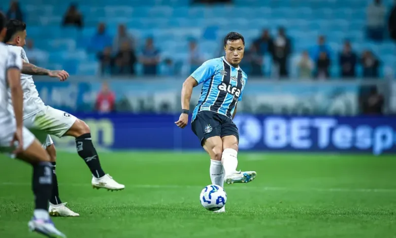 Marlon com a camisa do Grêmio