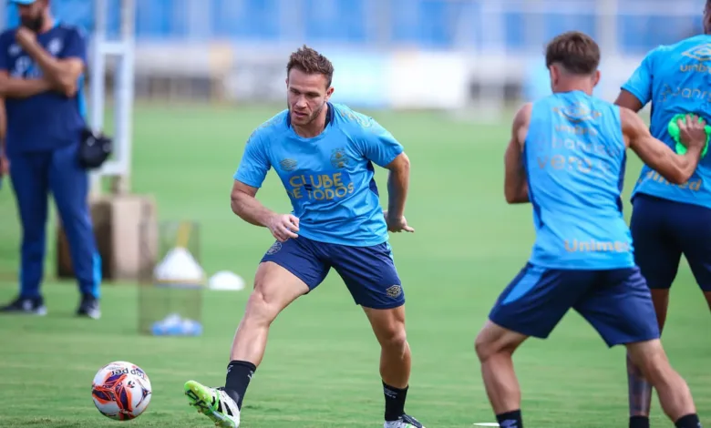Luís Castro cogita mudanças drásticas no Grêmio e pode tirar Arthur do time titular Grêmio hoje