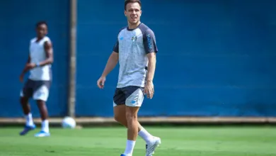 Lucas Uebel tira foto de Arthur no Grêmio