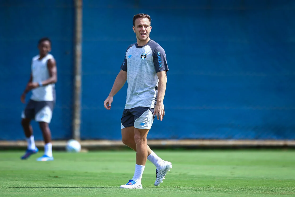 Lucas Uebel tira foto de Arthur no Grêmio