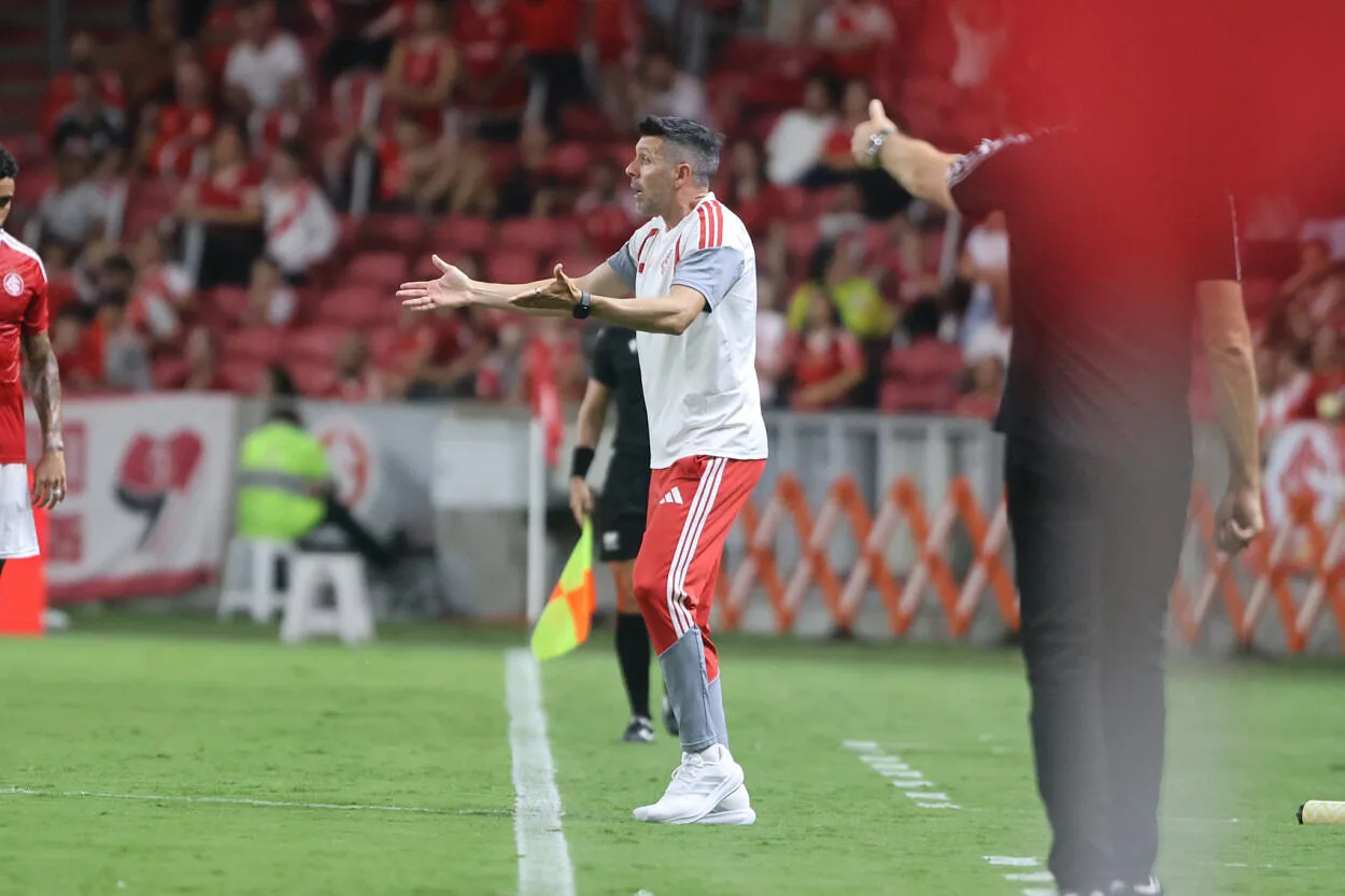 Planejando mudanças, Pezzolano relaciona 23 jogadores para Corinthians x Inter Pezzolano no Inter