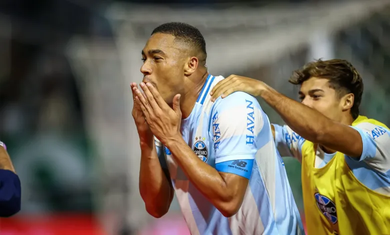 Confira a lista de jogadores inscritos pelo Grêmio para a disputa da Sul-Americana Carlos Vinícius pelo Grêmio