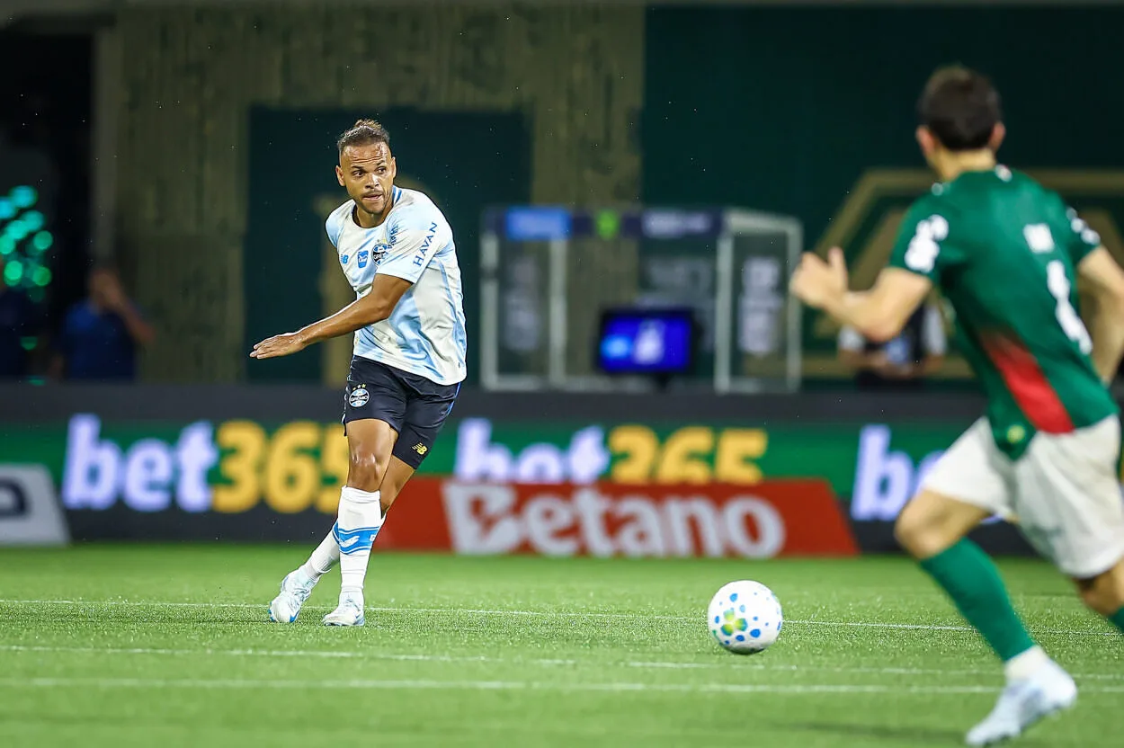 Braithwaite pelo Grêmio