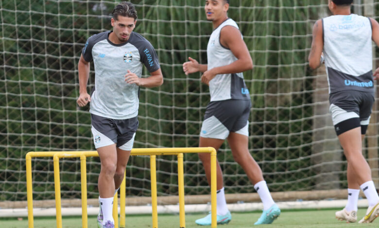 "Desde os meus 11 anos": jovem lateral do Grêmio se emociona após jogar o Gre-Nal Grêmio de Pedro Gabriel