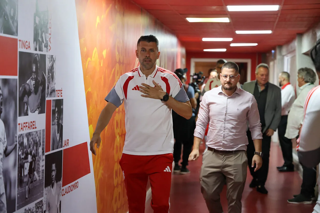 Pezzolano admite Gre-Nal feio, defende Alan Patrick e se incomoda com pergunta sobre Allex Paulo no Inter