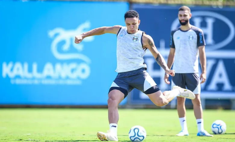 Grêmio leva susto com Viery, que recoloca dedo no lugar e segue em campo Viery pelo Grêmio