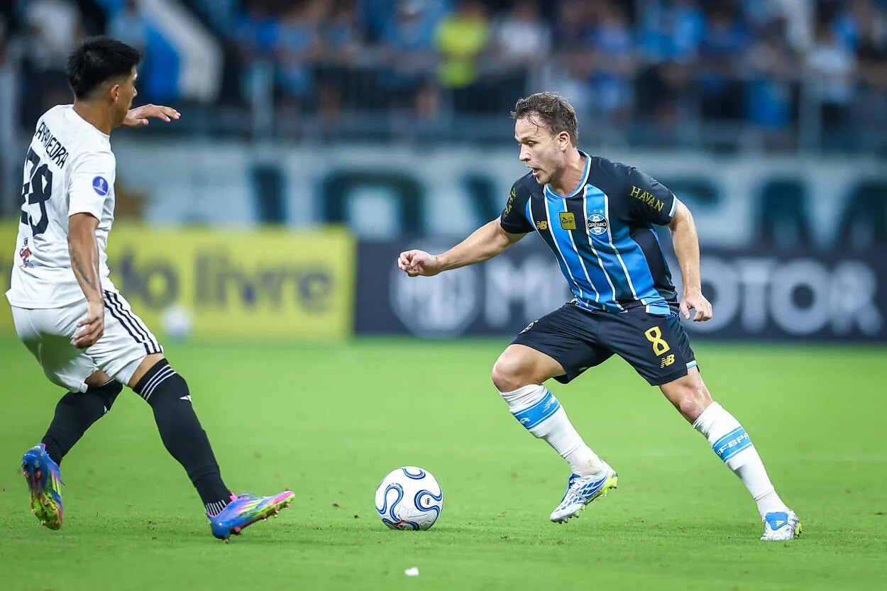 Mudou alguma coisa? Arthur atualiza situação no Grêmio após vitória na Sul-Americana Arthur pelo Grêmio