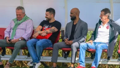 Rafael Sobis visita treino do Inter