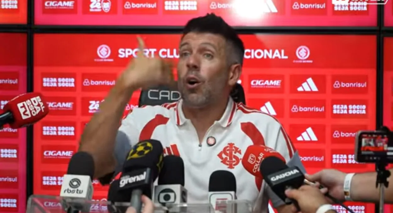 Pezzolano minimiza episódio com torcedores do Inter na chegada: "O clube é deles" Paulo Pezzolano pelo Inter