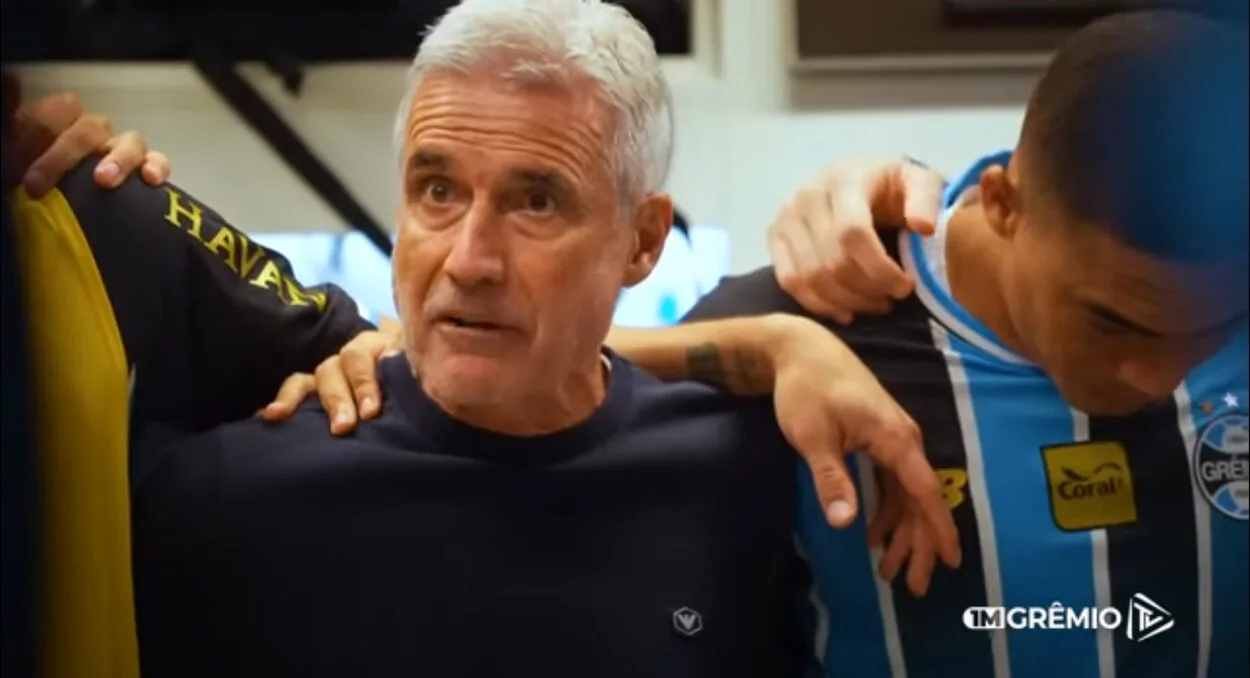 "Vamos mostrar a família que somos": o discurso de Luís Castro antes da vitória do Grêmio Grêmio vence em casa