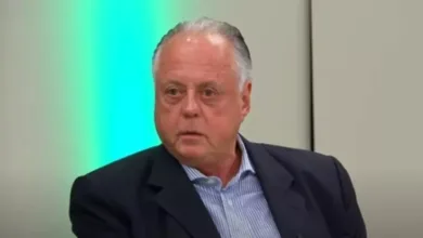 Inter vê análise de Fernando Carvalho repercutir sobre trabalho de Pezzolano Fernando Carvalho pelo Inter