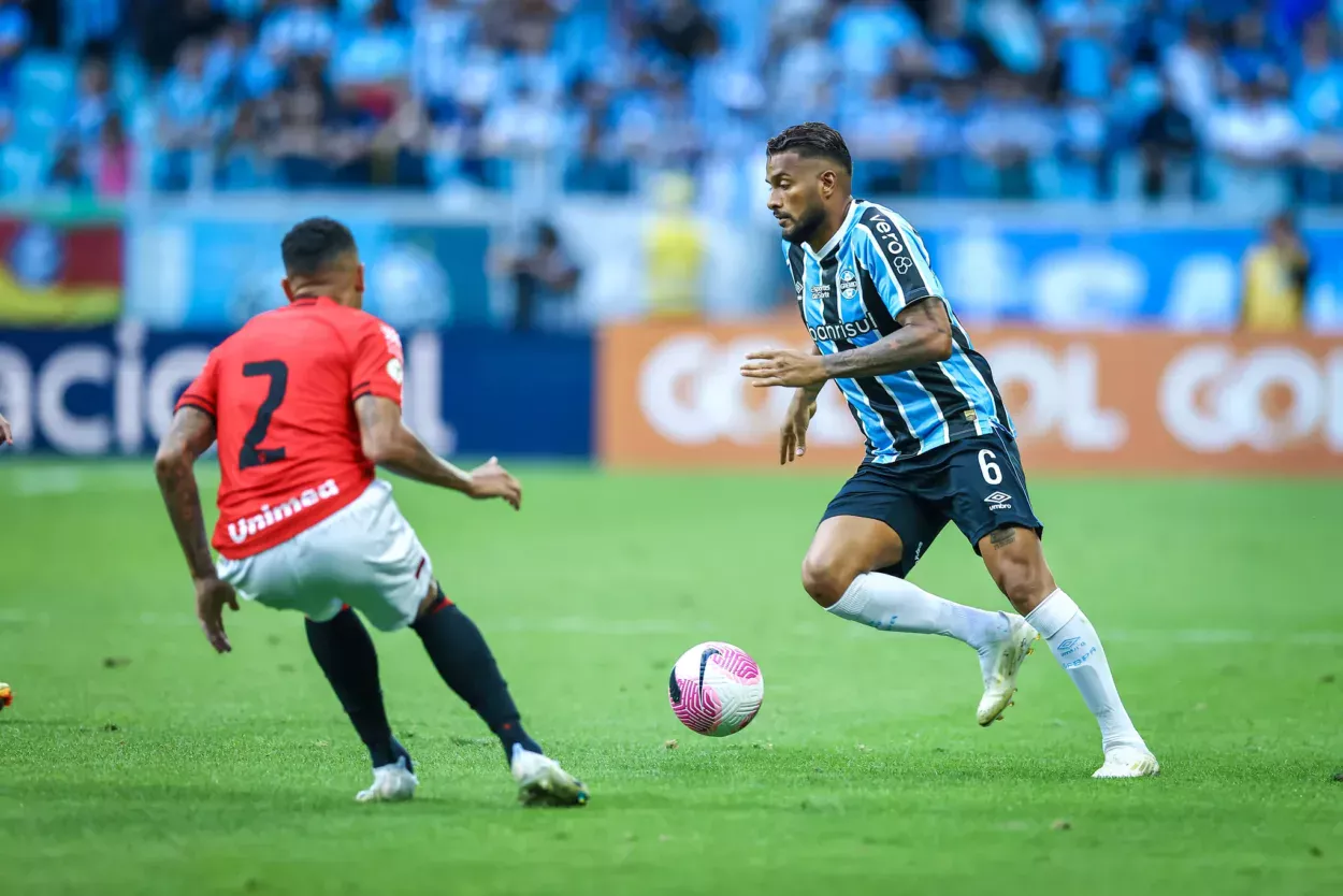 Reinaldo pelo Grêmio