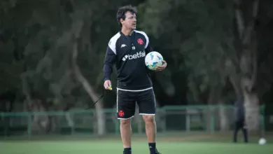 Corinthians não perde tempo após derrota para o Inter e fecha com Diniz: "Estou pronto" Fernando Diniz reclama do Grêmio