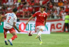 Inter vence e avança