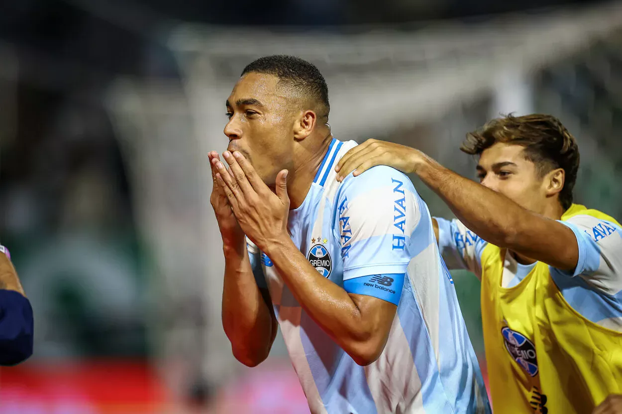 Carlos Vinícius pelo Grêmio