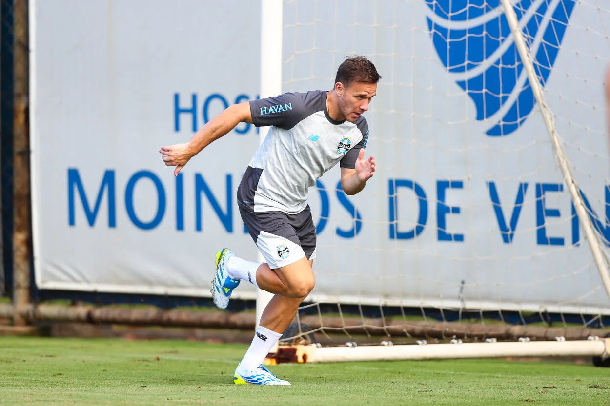 Repórter aponta "três pontos importantes" sobre o caso de Arthur no Grêmio Arthur pelo Grêmio