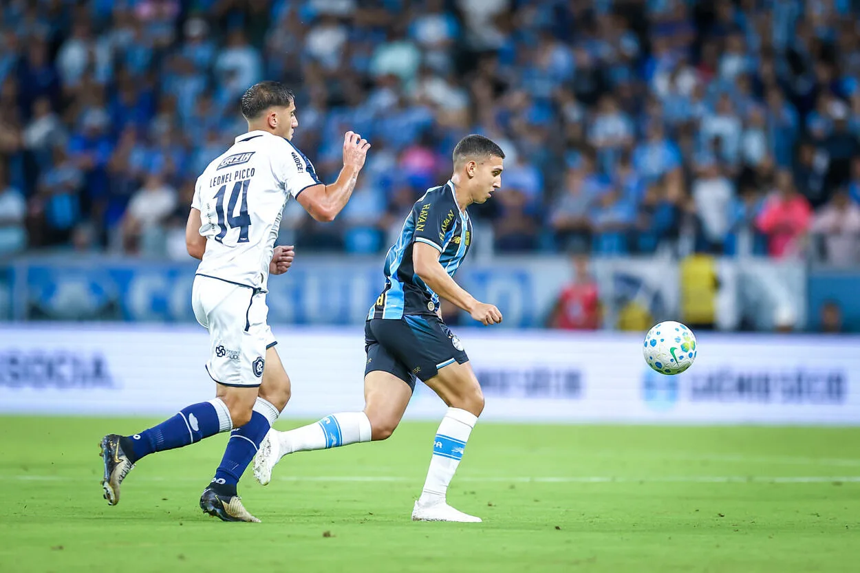 Grêmio tropeça em casa, termina o jogo vaiado e chega pressionado para o Gre-Nal Grêmio empata